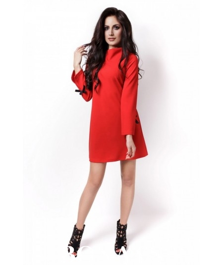 Trapezowa sukienka w kolorze czerwonym