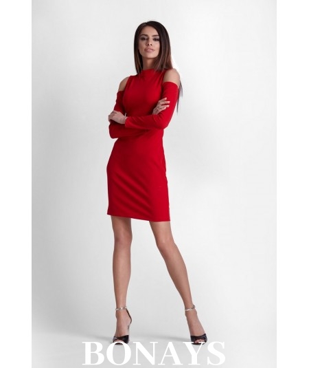 czerwona sukienka, dopasowana sukienka z pęknięciem na ramionach