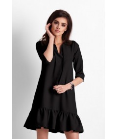 trapezowa, czarna sukienka z falbanką