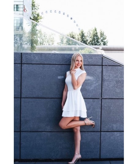 Rozkloszowana sukienka z łezka - kolor ecru - Sandra