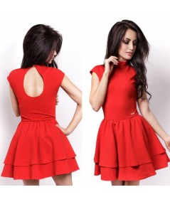 czerwona sukienka o rozmkloszowanym stylu