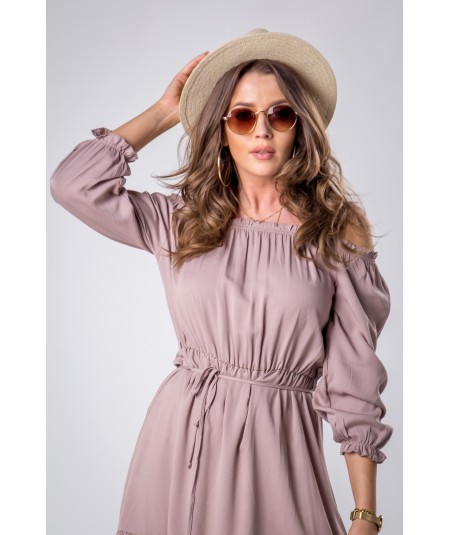 beżowa sukienka typu hiszpanka merribel