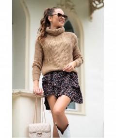 Karmelowy sweter damski o grubszym splocie Sevenel