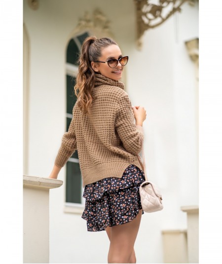 Karmelowy sweter damski o grubszym splocie Sevenel