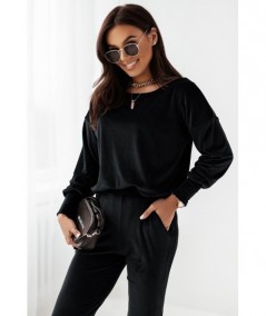 Welurowy czarny dres damski z dekoltem w łódkę Kanava