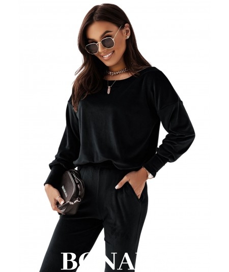 Welurowy czarny dres damski z dekoltem w łódkę Kanava