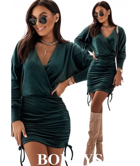 Welurowa sukienka z marszczeniami i głębokim dekoltem Marina