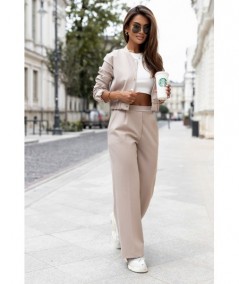 Beżowe spodnie z prostymi nogawkami w kant