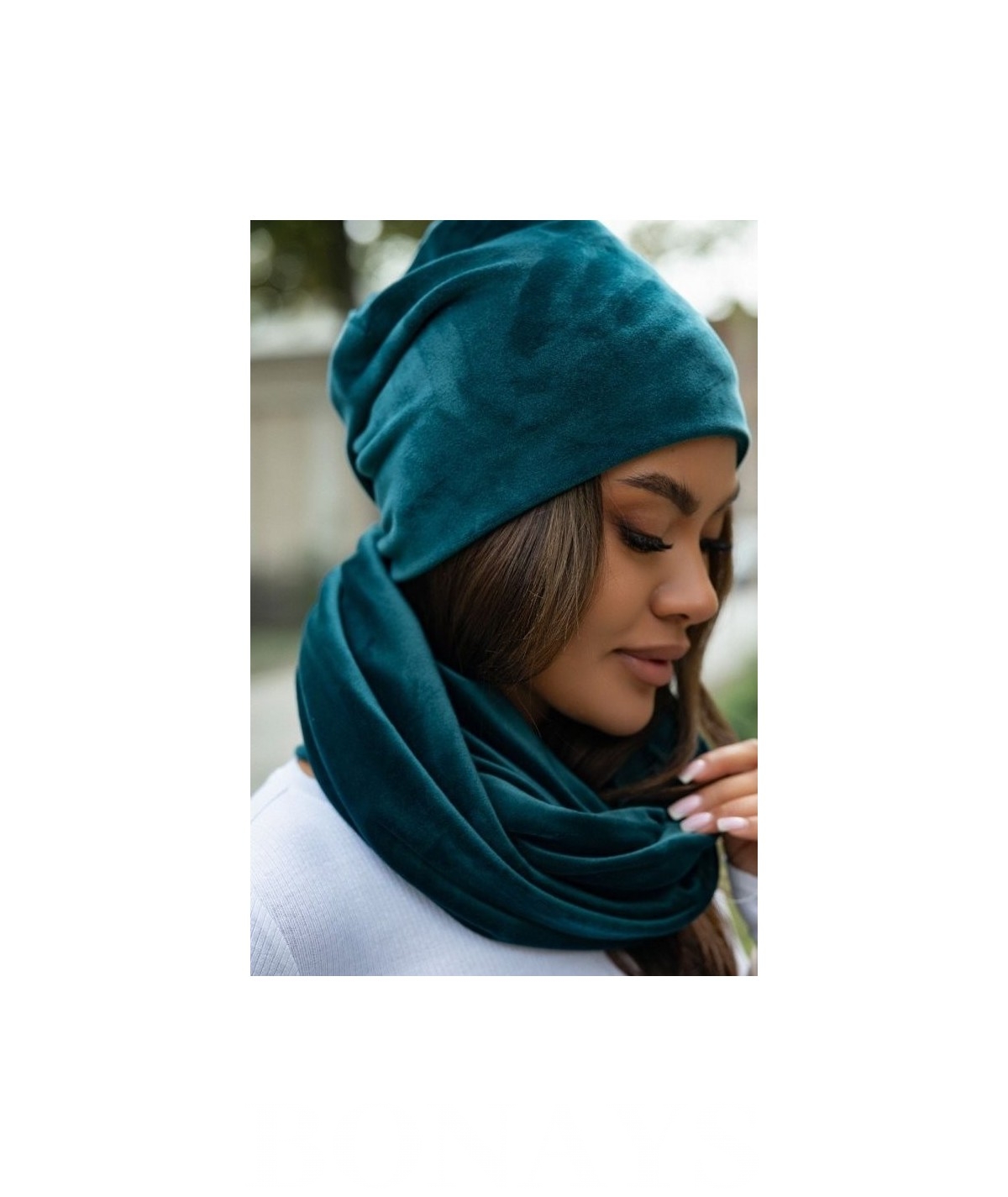 Zielony welurowy komplet czapka i komin