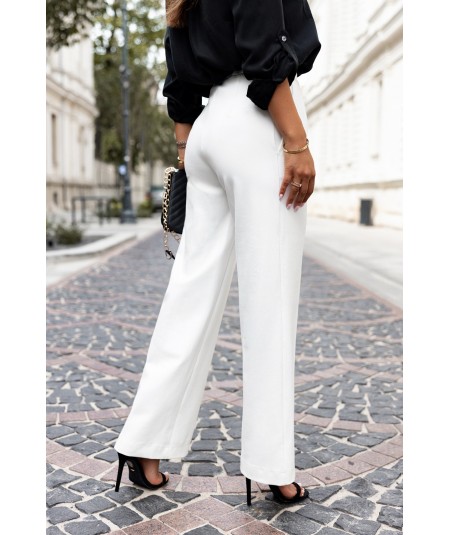 Kremowe spodnie z prostymi nogawkami w kant