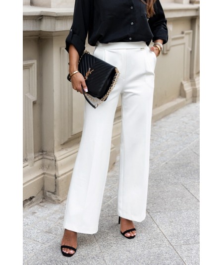 Kremowe spodnie z prostymi nogawkami w kant