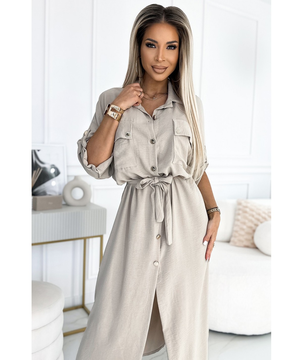 Beżowa sukienka typu Szmizjerka midi ze złotymi guzikami i wiązaniem