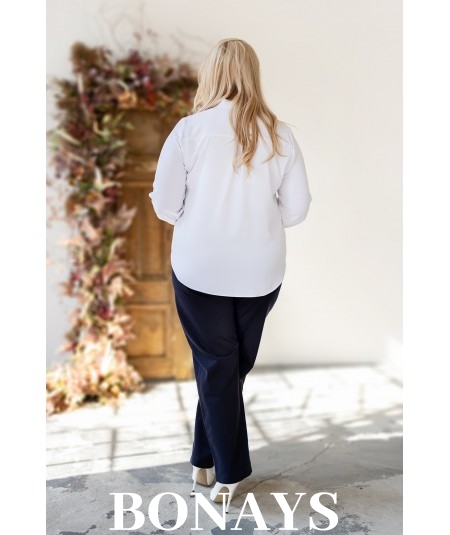 Gładka biała koszula damska z krawatką wiązaną w kokardę