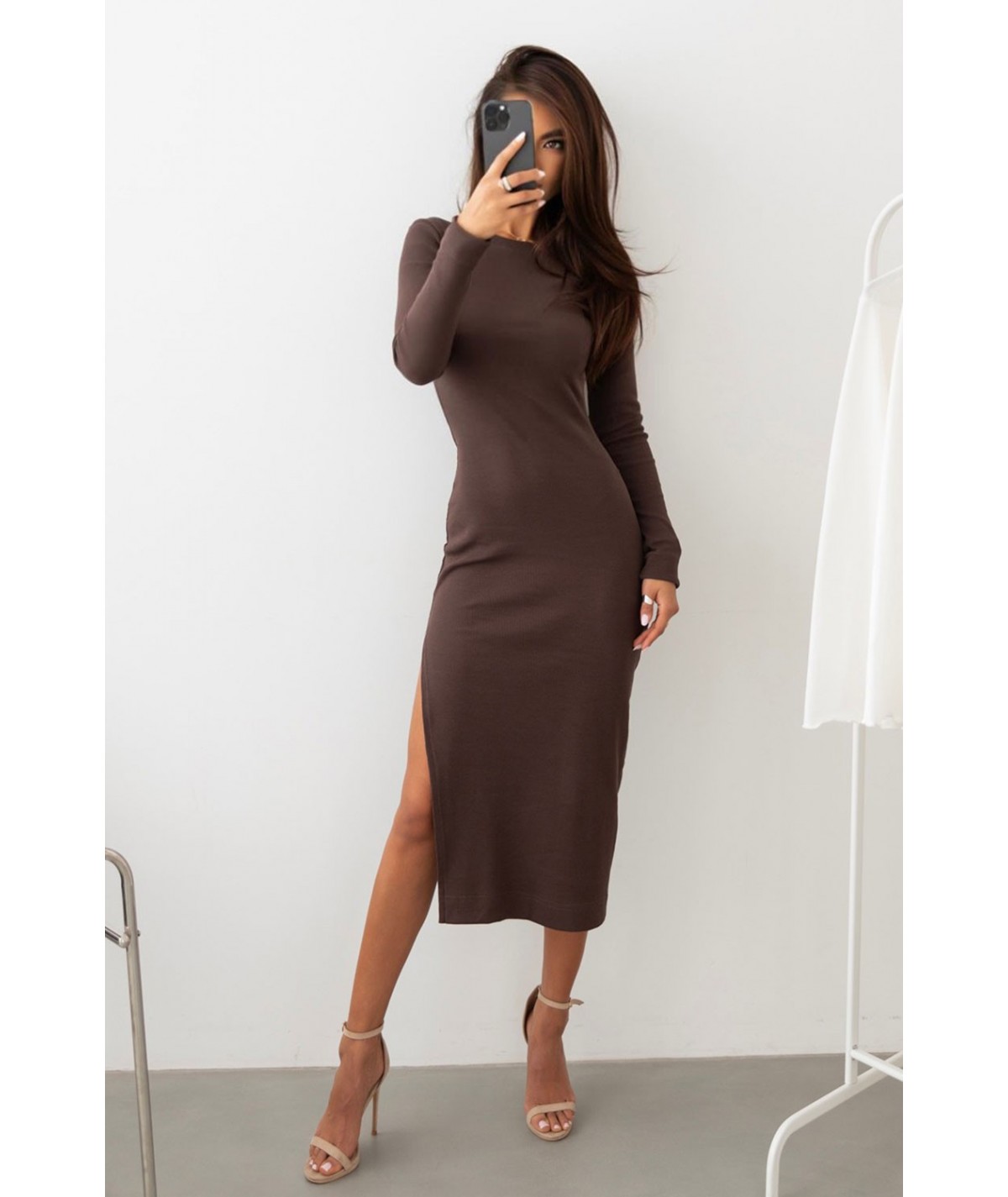 sukienka-midi-prazkowana-romance-elegancka-stylowa-na-codzien-specjalne-okazje