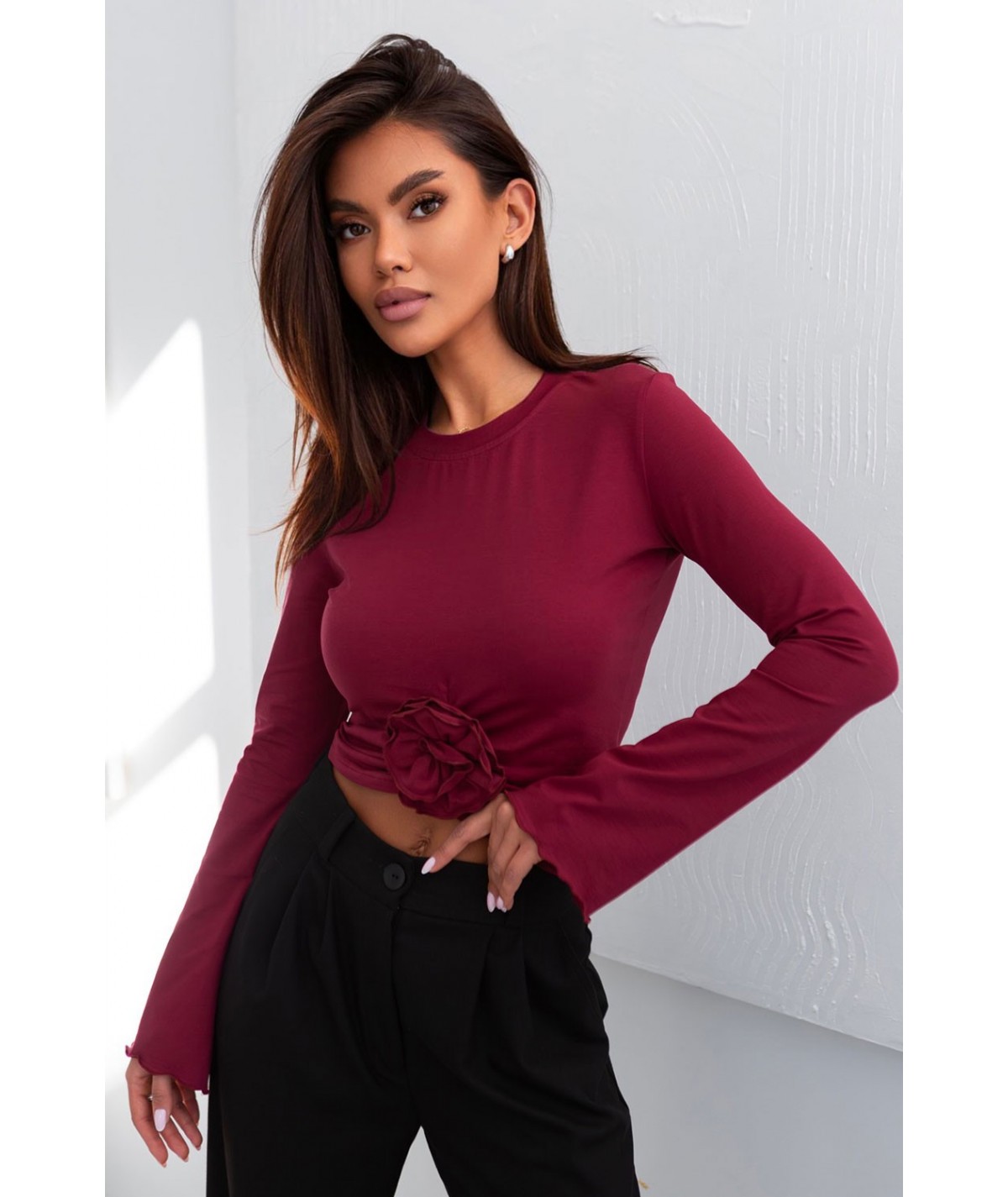 Bluzka ROSE z aplikacją róży, rozkloszowane rękawy, elastyczna