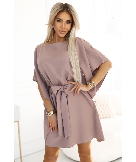Sukienka typu motyl z wiązaniem w pasie trapezowa Sofia MOCHA MOUSSE