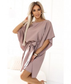 Sukienka typu motyl z wiązaniem w pasie trapezowa Sofia MOCHA MOUSSE