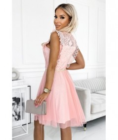 Brzoskwiniowa krótka sukienka z koronką i tiulową podszewką Greta