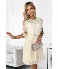 Beżowa krótka sukienka z koronką i tiulową podszewką Greta