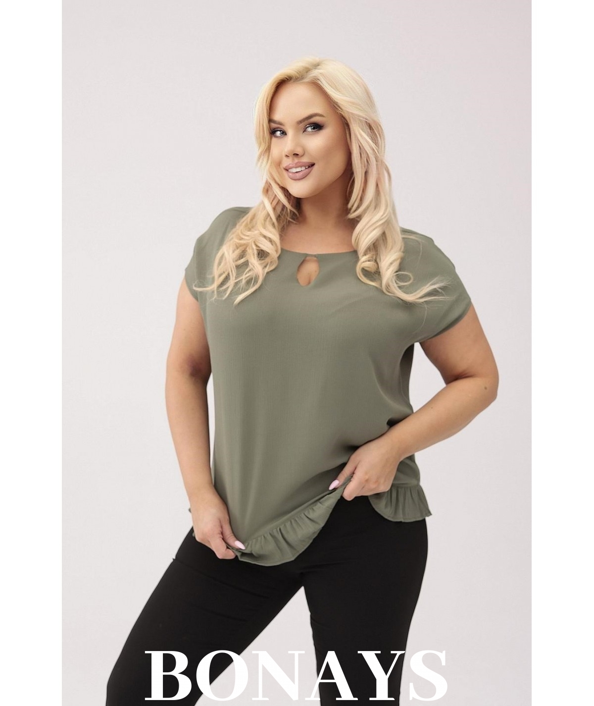 Aniela - Bluzka kimono plus size z falbanką i dekoltem łezką kolor khaki