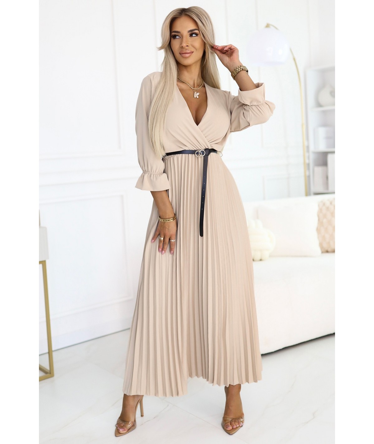 Plisowana sukienka maxi z dekoltem, paskiem i rękawem 3/4 Beżowa Serena