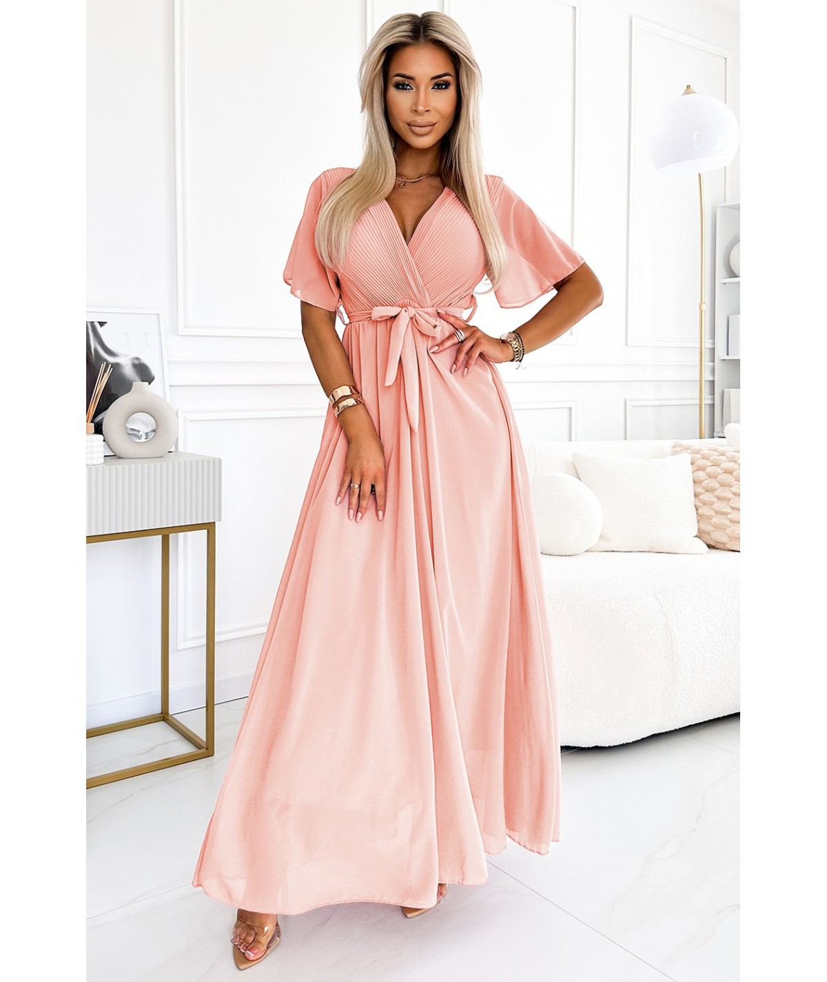 Brzoskwiniowa długa sukienka z plisowanym dekoltem i wiązaniem Emili