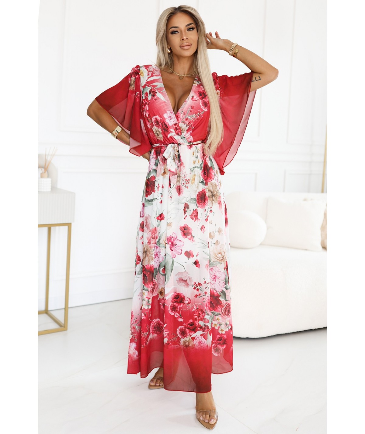 Kopertowa sukienka maxi w kwiaty o zwiewnym fasonie z paseczkiem czerwona