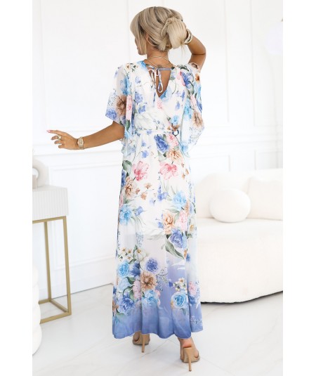 Kopertowa sukienka maxi w kwiaty o zwiewnym fasonie z paseczkiem niebieska