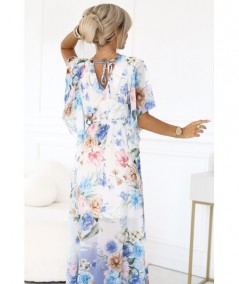 Kopertowa sukienka maxi w kwiaty o zwiewnym fasonie z paseczkiem niebieska