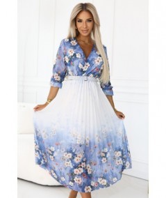 Zwiewna midi sukienka z kopertowym dekoltem i plisami – błękitna w kwiaty