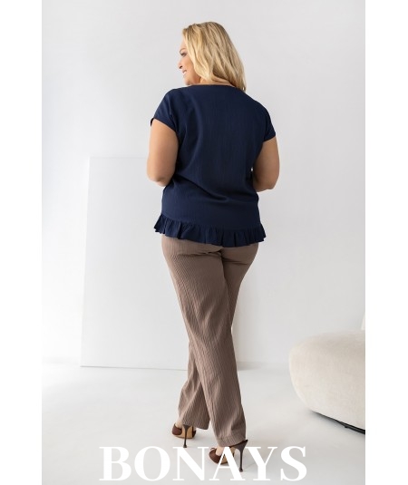 Aniela - Bluzka kimono plus size z falbanką i dekoltem łezką granatowa