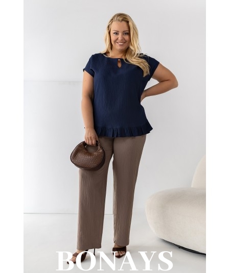 Aniela - Bluzka kimono plus size z falbanką i dekoltem łezką granatowa