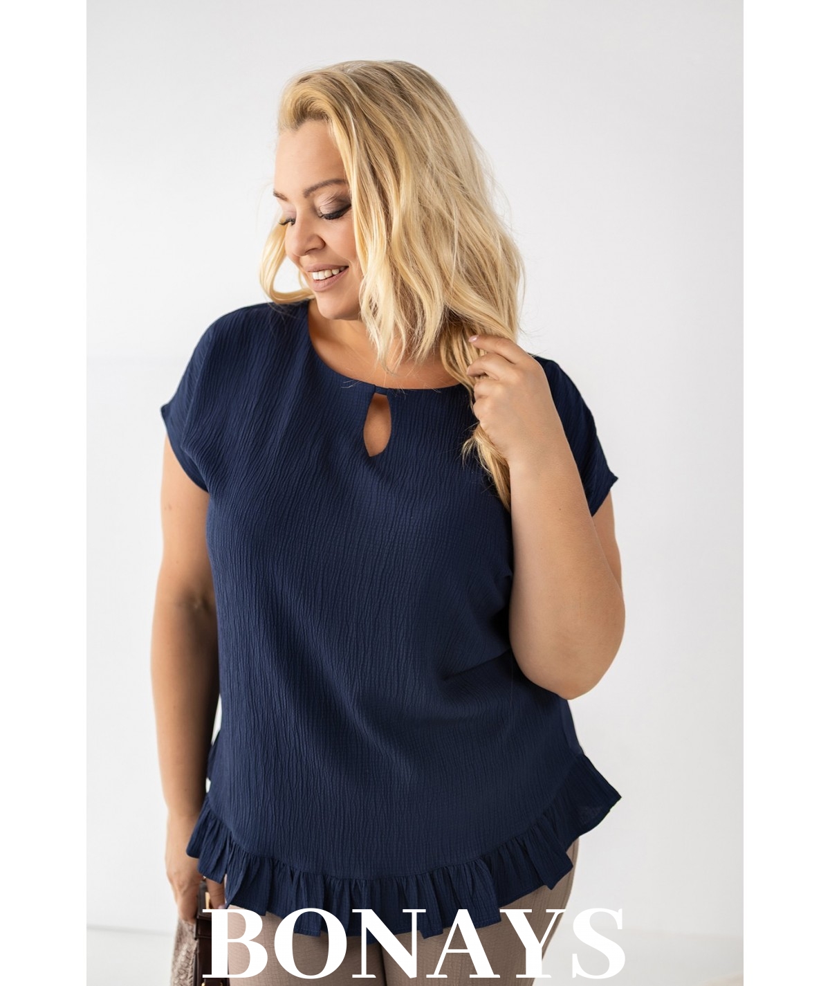 Aniela - Bluzka kimono plus size z falbanką i dekoltem łezką granatowa