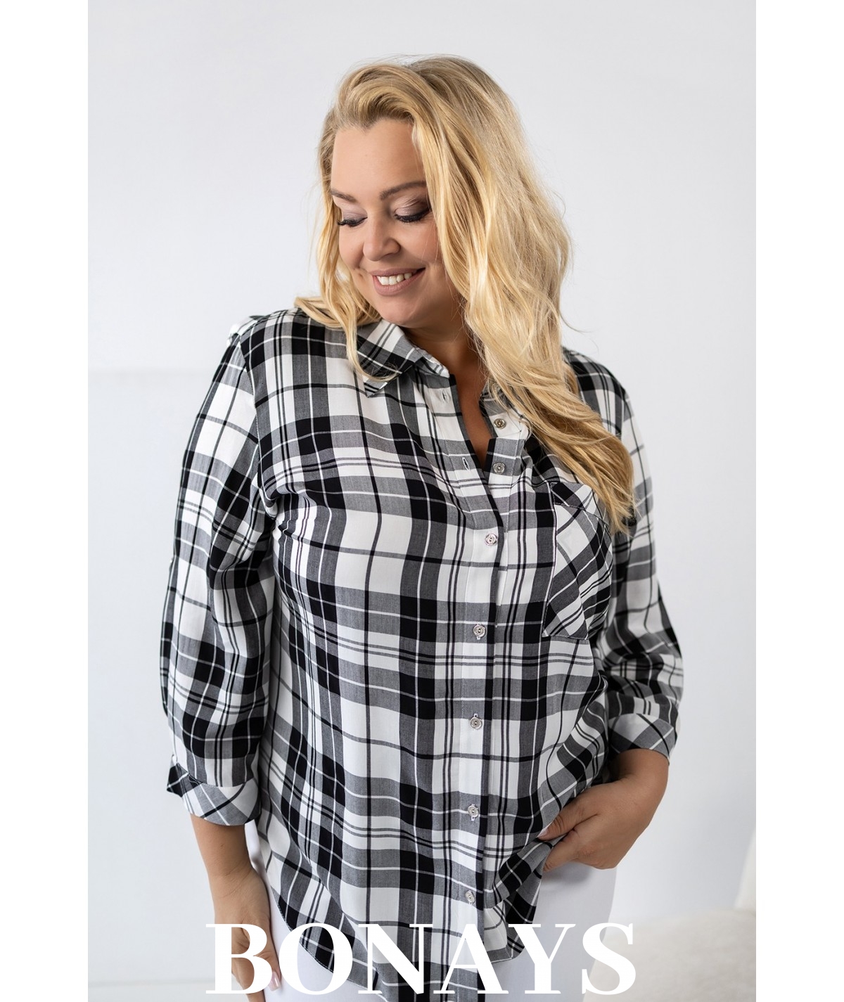 Koszula w biało-czarną kratę rękaw 3/4 i zapinanie na guziki Plus Size