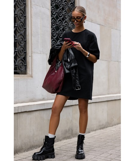 Czarna sukienka oversize w stylu wydłuzonego t-shirtu SELLA