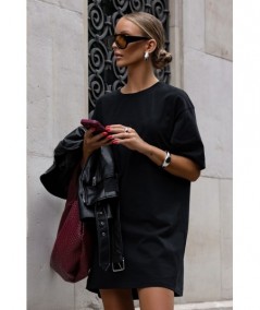 Czarna sukienka oversize w stylu wydłużonego t-shirtu SELLA