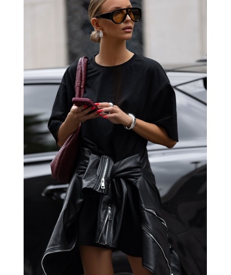 Czarna sukienka oversize w stylu wydłużonego t-shirtu SELLA