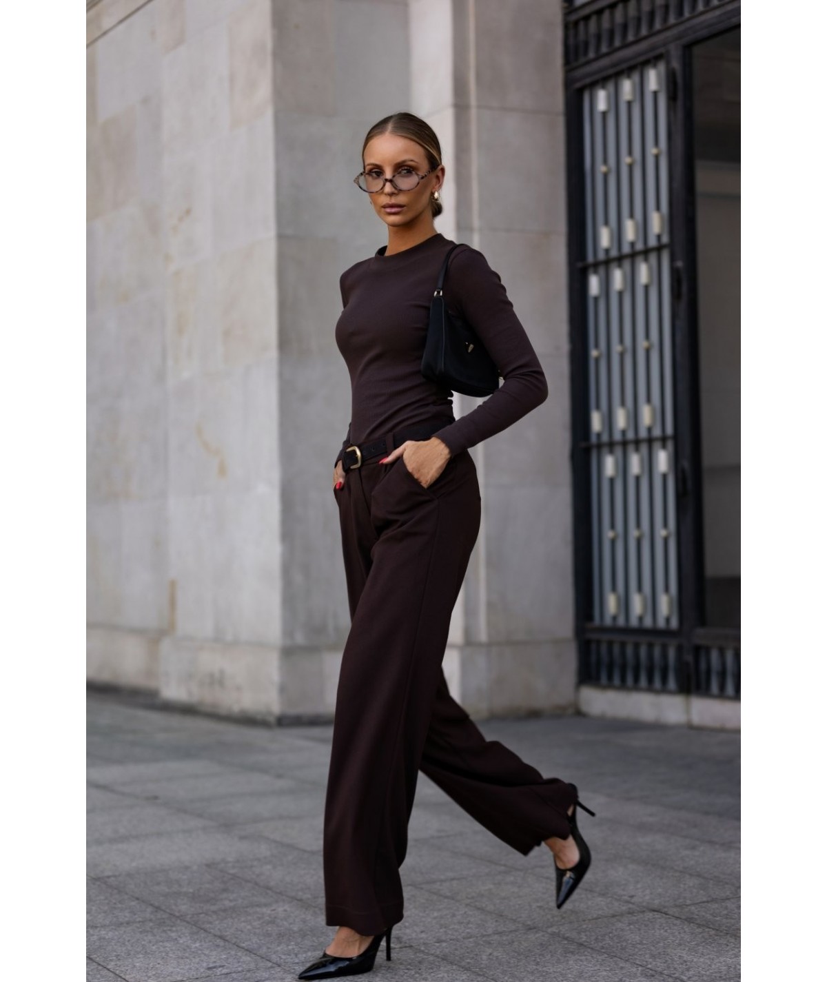 Czekoladowe szerokie spodnie typu Kuloty z kieszeniami FINE